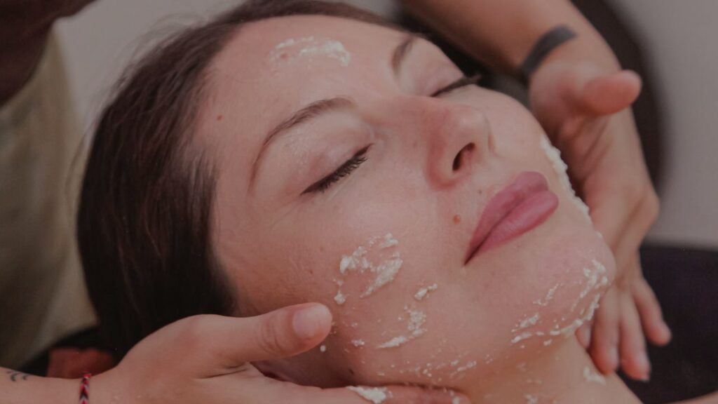 What You Should Know About Blackhead Extraction